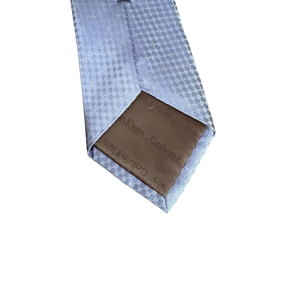 Calvin Klein 100% Silk Tie Mens Medium Blue Geometric Pattern 59